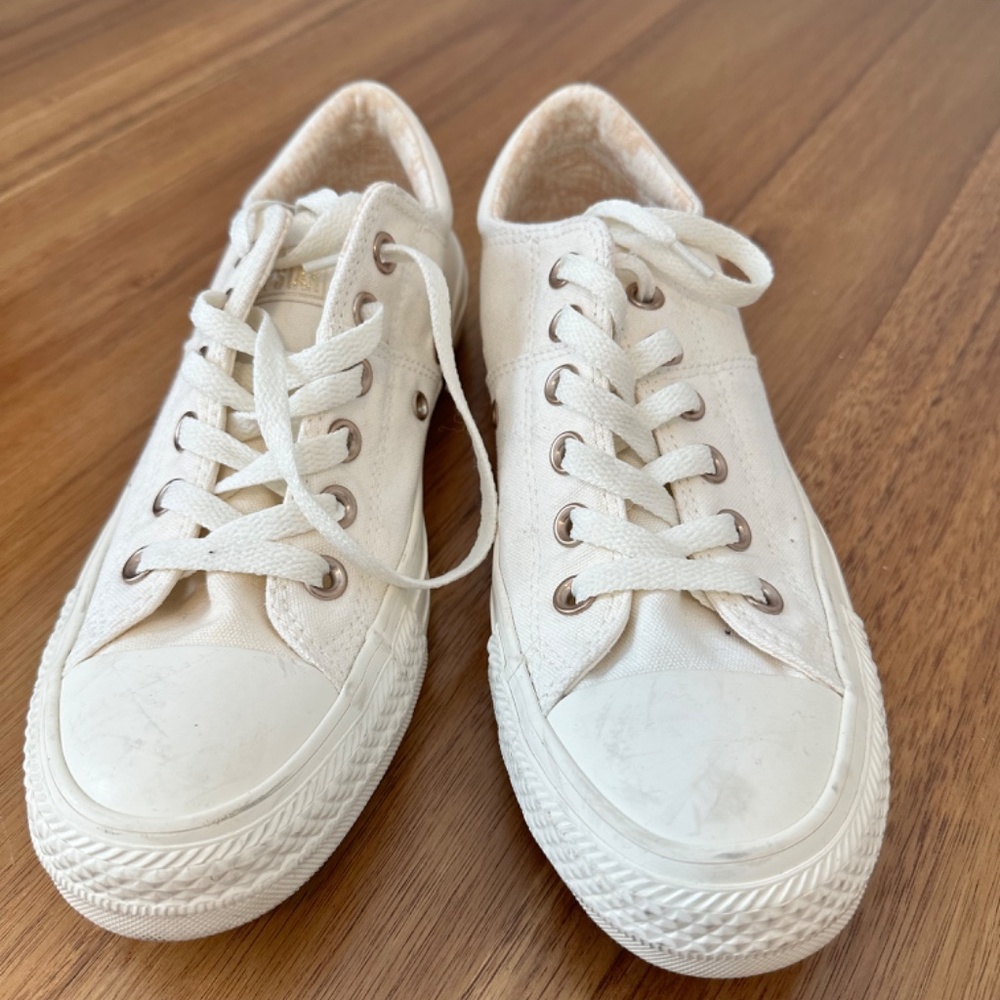 Converse - Picture 3 of 3